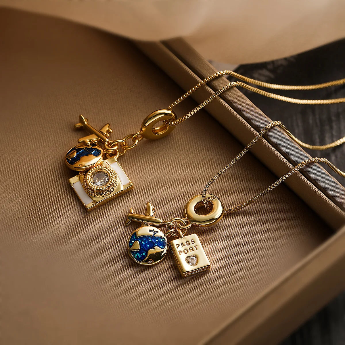 EXPLORERS CHARM NECKLACE